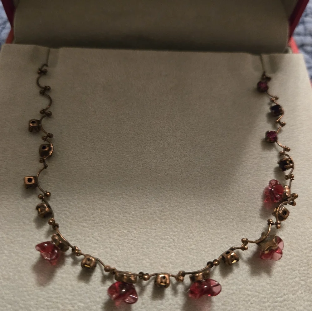 Red Envelope Flores Glass & Copper Necklace from Sandine of Satellite Jewelry - Picture 2 of 7